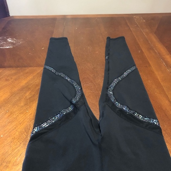 ZYIA black cropped metallic reptile print leggings N18 - Picture 7 of 10